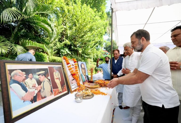‘न्याय की मांग’ — राहुल गांधी ने मुलाकात की IPS ऑफिसर पूरण कुमार के परिवार से