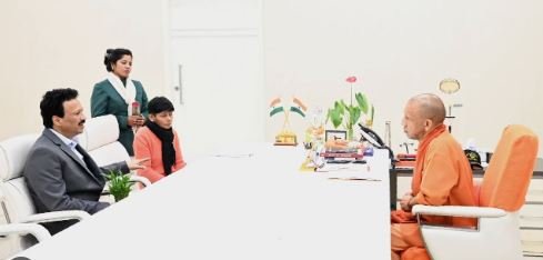 चंदौली में दबंगों पर चला सीएम योगी का सख्त एक्शन