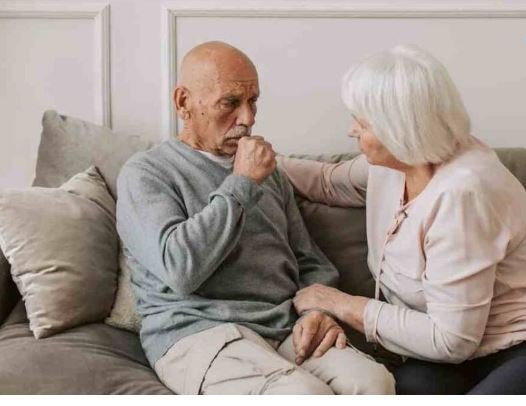 खांसी क्यों आती है और फेफड़ों में बलगम कितना खतरनाक?