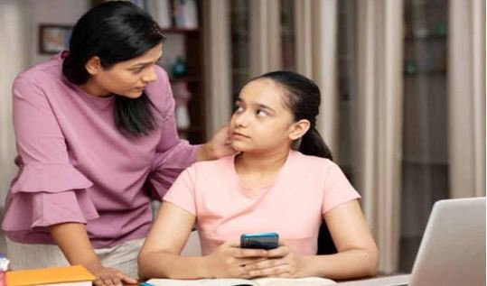 बोर्ड परीक्षा और बढ़ता पारिवारिक दबाव: क्या हम बच्चों को डरा रहे हैं?