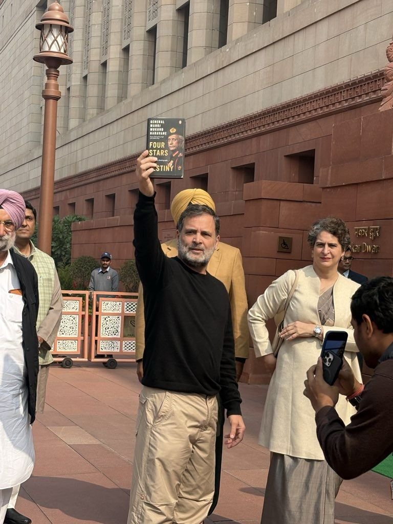 नरवणे की किताब को लेकर संसद में घमासान, राहुल गांधी बोले पीएम आएं तो सौंपूंगा किताब