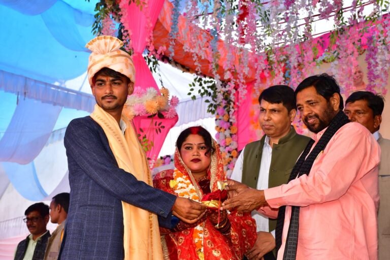 मुख्यमंत्री सामूहिक विवाह योजना: लखनऊ में 170 जोड़ों का विवाह, जनप्रतिनिधियों ने किया कन्यादान