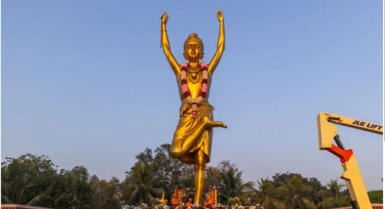 भक्ति और वैराग्य का प्रतीक: अक्षरधाम में नीलकंठ वर्णी की भव्य प्रतिमा बनी आकर्षण का केंद्र