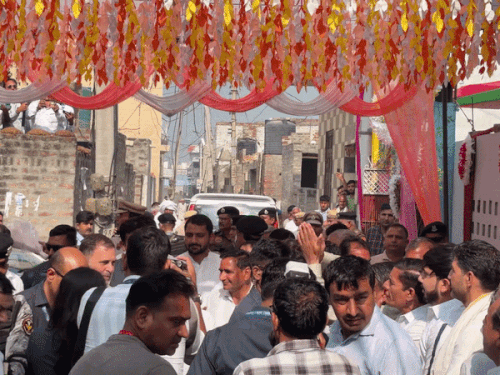 विवाह समारोह में राहुल पहुंचे मदीना गांव