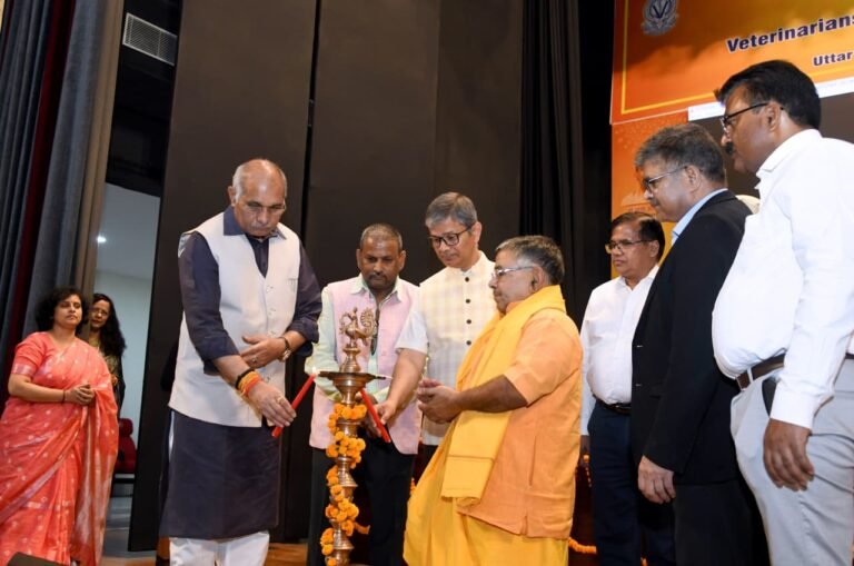 लखनऊ में ‘विश्व पशुचिकित्सा दिवस’ पर भव्य अधिवेशन, पशु चिकित्सकों का हुआ सम्मान