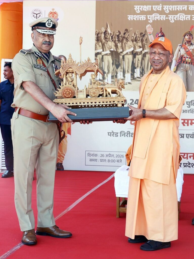 सीएम के हाथों पुरस्कार पाकर बढ़ा हौसला, डीजीपी ने दिलाई शपथ