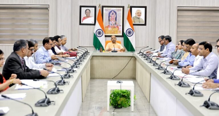 औद्योगिक विकास के लिए मिशन मोड में पूरा कराएं इंफ्रास्ट्रक्चर परियोजनाएं: मुख्यमंत्री
