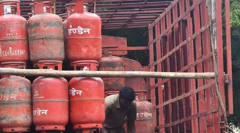 केंद्र सरकार ने LPG उपभोक्ताओं को सब्सिडी की पात्रता को लेकर SMS अलर्ट भेजने शुरू कर दिए हैं