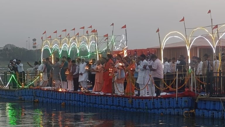 मां गंगा की धारा की तरह बढ़ रही विकास यात्रा: सीएम योगी