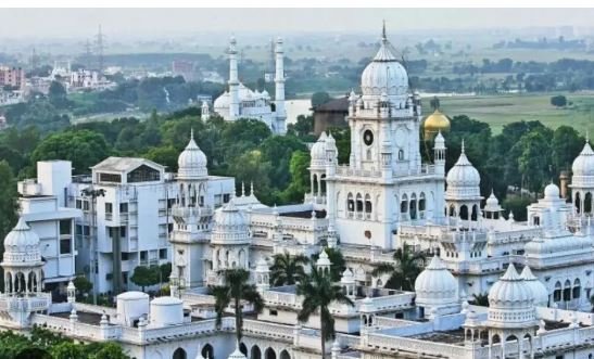 KGMU परिसर में 6 मजारों को हटाने की प्रक्रिया तेज, प्रशासन ने लावारिस घोषित किया