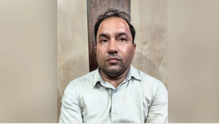 आरोपी असिस्टेंट प्रोफेसर