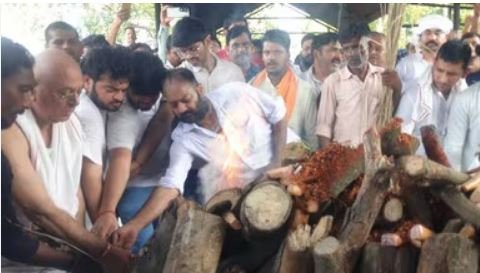 पंचतत्व में विलीन हुए प्रतीक यादव