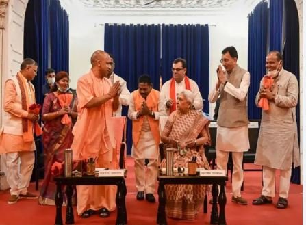 यूपी में नए मंत्रियों के विभागों का बंटवारा