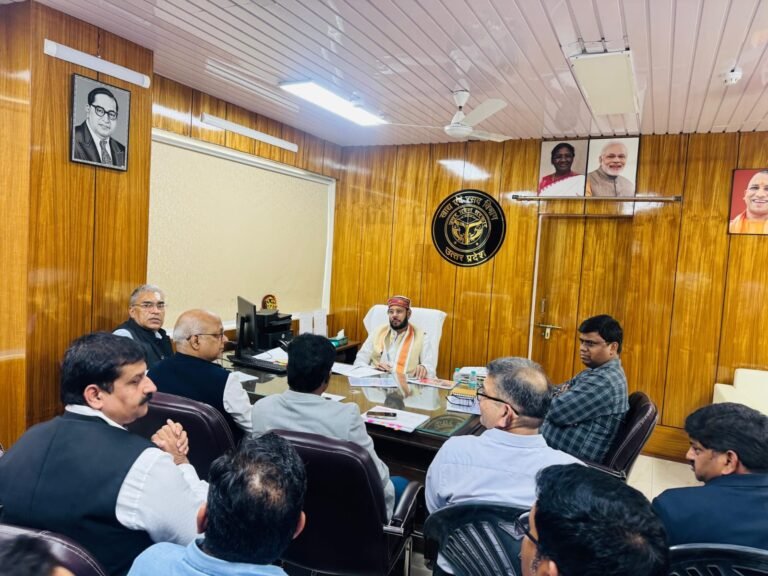 उपभोक्ताओं के हितों से समझौता नहीं, पेट्रोलियम कंपनियों को मंत्री मनोज पांडे की दो टूक