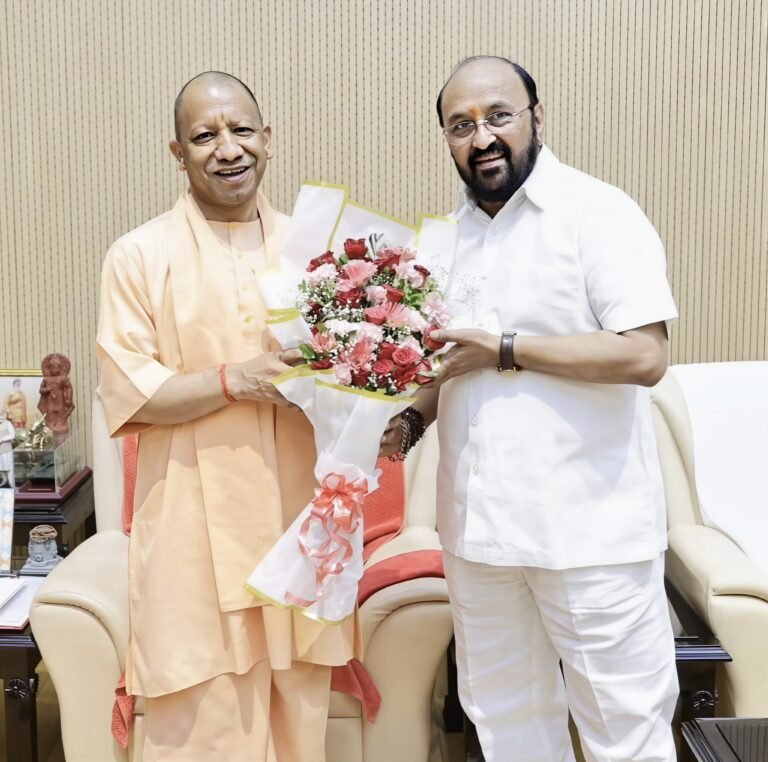 मुख्यमंत्री योगी आदित्यनाथ को उच्च शिक्षा मंत्री योगेंद्र उपाध्याय ने दी जन्मदिवस की शुभकामनाएं