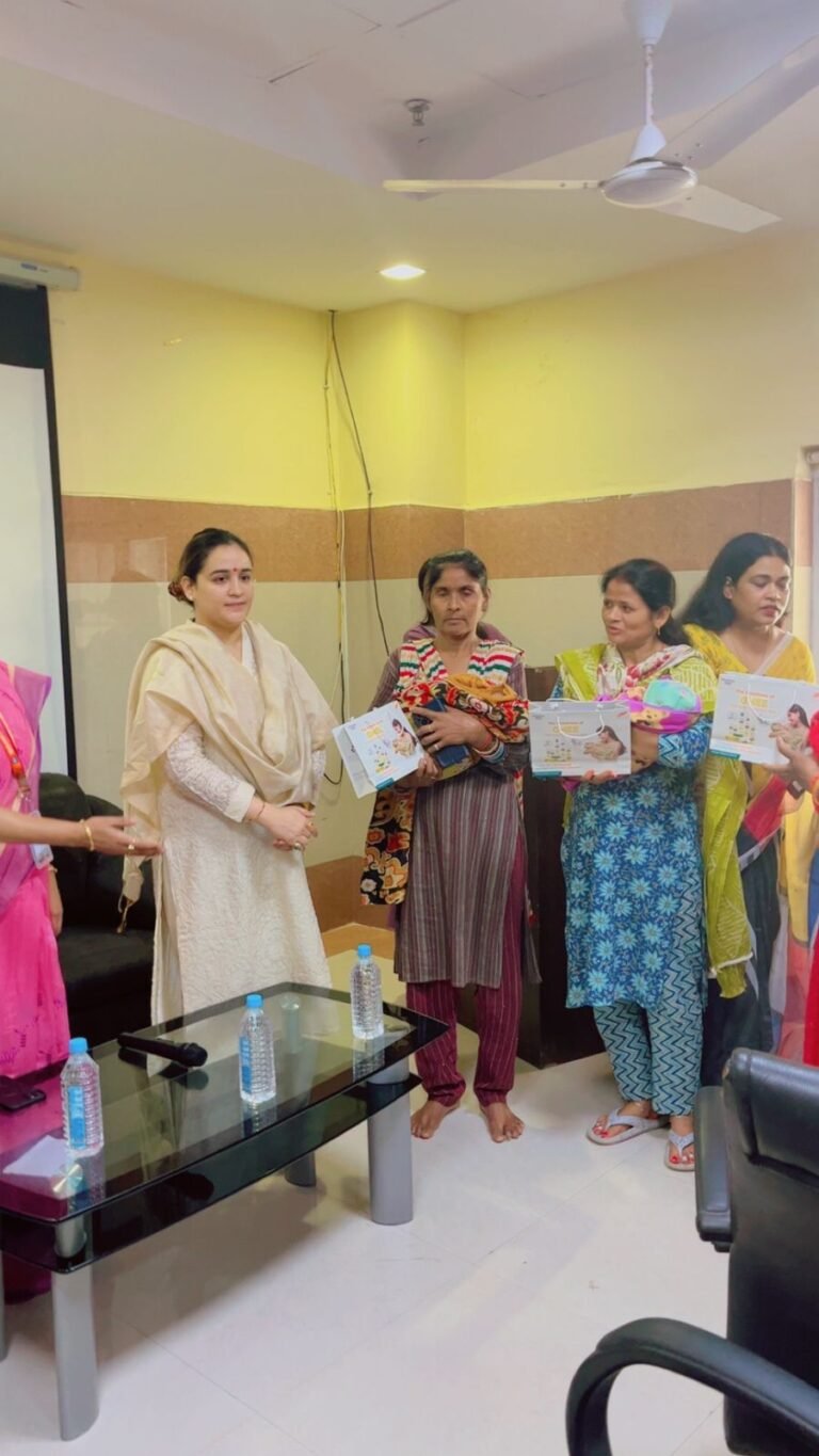 मिशन शक्ति के तहत अपर्णा यादव ने मनाया नवजात बेटियों का जन्मोत्सव, वितरित किए बेबी किट