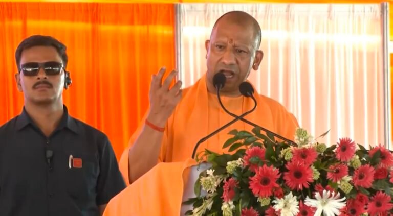 किसी ने उत्सव के रंग में भंग डाला तो वर्तमान के साथ भविष्य भी स्वाहा हो जाएगा: मुख्यमंत्री