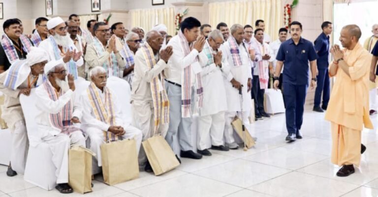 जेवर एयरपोर्ट के लिए जमीन देने वाले किसानों का मुख्यमंत्री योगी से संवाद, विकास और सुरक्षा को लेकर जताया भरोसा