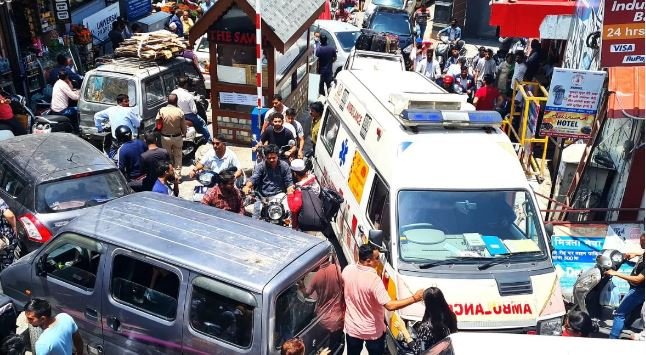 हरिद्वार की सड़कों पर घंटों रेंगते रहे वाहन