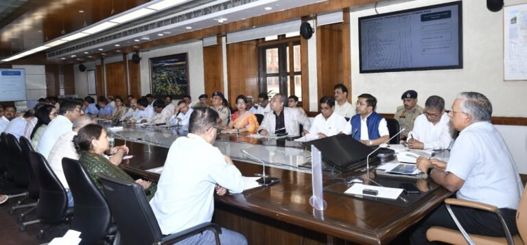 लखनऊ: सरकारी व अर्द्धसरकारी भवनों पर लगेंगे रूफटॉप सोलर प्लांट, मुख्य सचिव ने दिए सर्वे के निर्देश