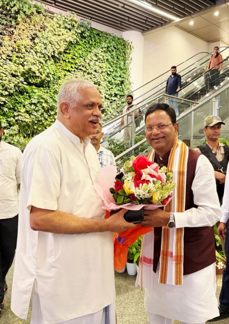 लखनऊ: भाजपा के राष्ट्रीय महामंत्री (संगठन) बी.एल. संतोष का भव्य स्वागत, प्रदेश अध्यक्ष पंकज चौधरी ने जताया आभार