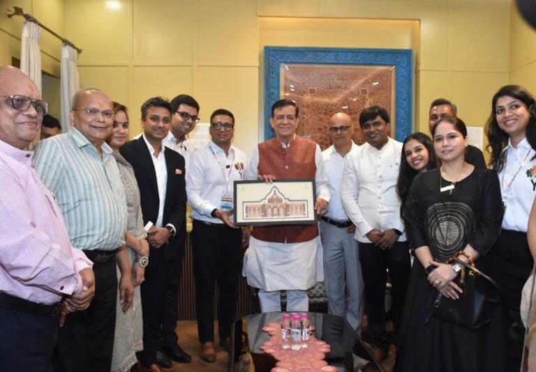 लोकतंत्र को मजबूत करने के लिए शिक्षित और जागरूक युवाओं की राजनीति में भागीदारी जरूरी : सतीश महाना