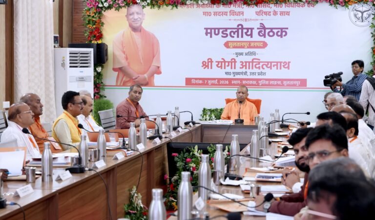 अयोध्या में मुख्यमंत्री योगी ने जनप्रतिनिधियों संग की समीक्षा बैठक