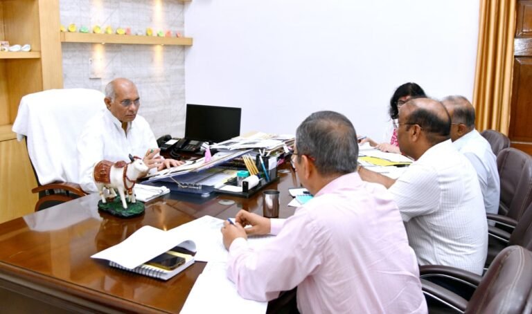 जलभराव वाले क्षेत्रों में पशुओं के लिए चारा और स्वास्थ्य सुरक्षा के पुख्ता इंतजाम हों : धर्मपाल सिंह