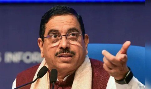 प्रह्लाद जोशी बने नए केंद्रीय शिक्षा मंत्री Source : ANI