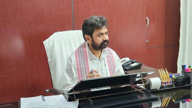 पूर्ण अस्पतालों का शीघ्र लोकार्पण कर जनसेवा में संचालित करें : दयाशंकर मिश्रा
