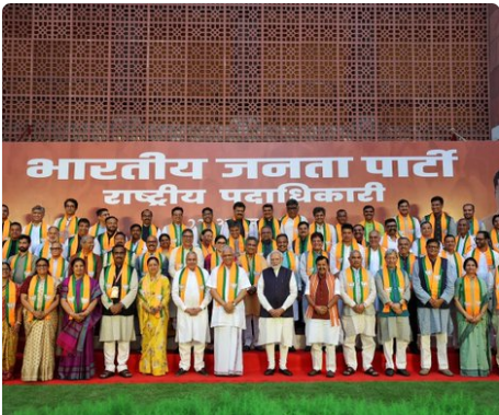 BJP की नई टीम से मिले PM मोदी