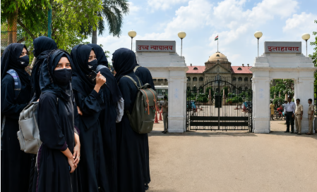 स्कूल में हिजाब पर हाईकोर्ट का फैसला