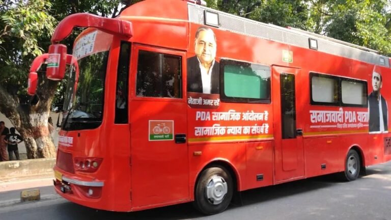 2027 के लिए सपा का PDA अभियान तैयार, अखिलेश संभालेंगे कमान; लाल रंग का प्रचार रथ लखनऊ पहुंचा