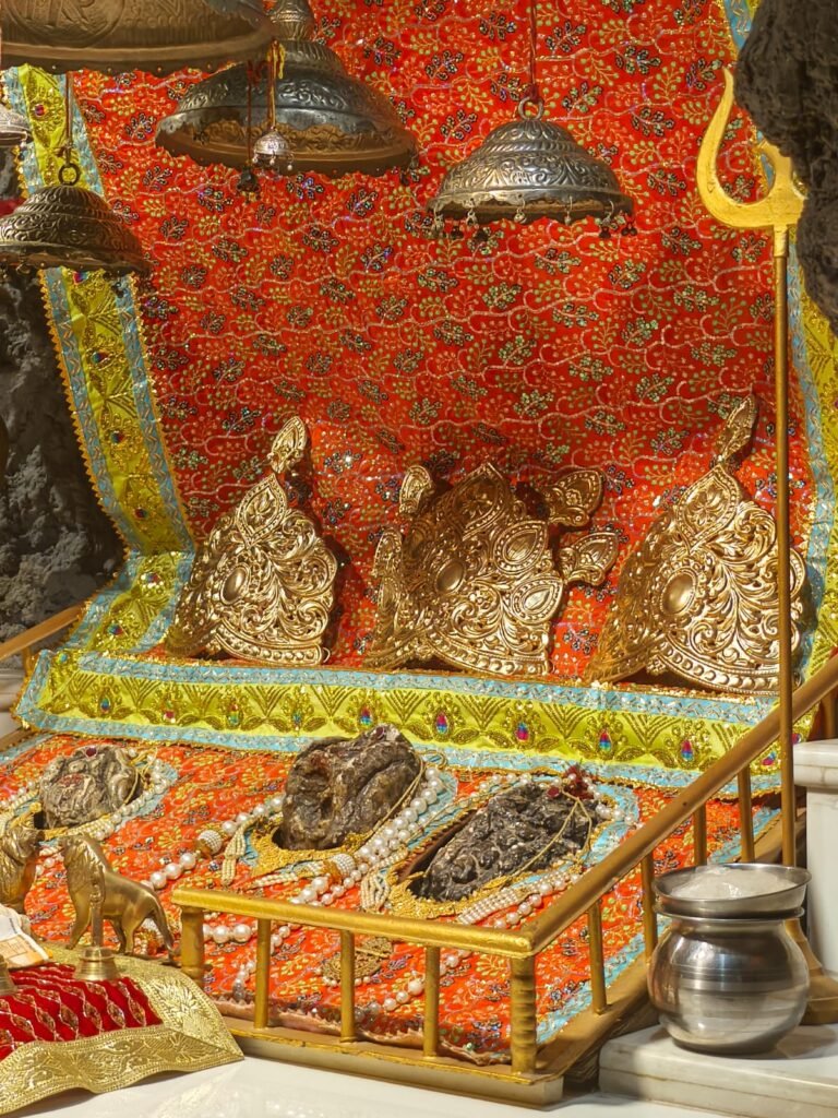 गुरुग्राम में है ‘मिनी वैष्णो दरबार’, गुफा से होकर पहुंचते हैं माता के दरबार; नवरात्रि में बढ़ती है भक्तों की रौनक